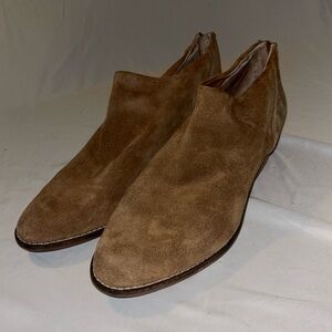 cute brown lucky brand heeled booties!